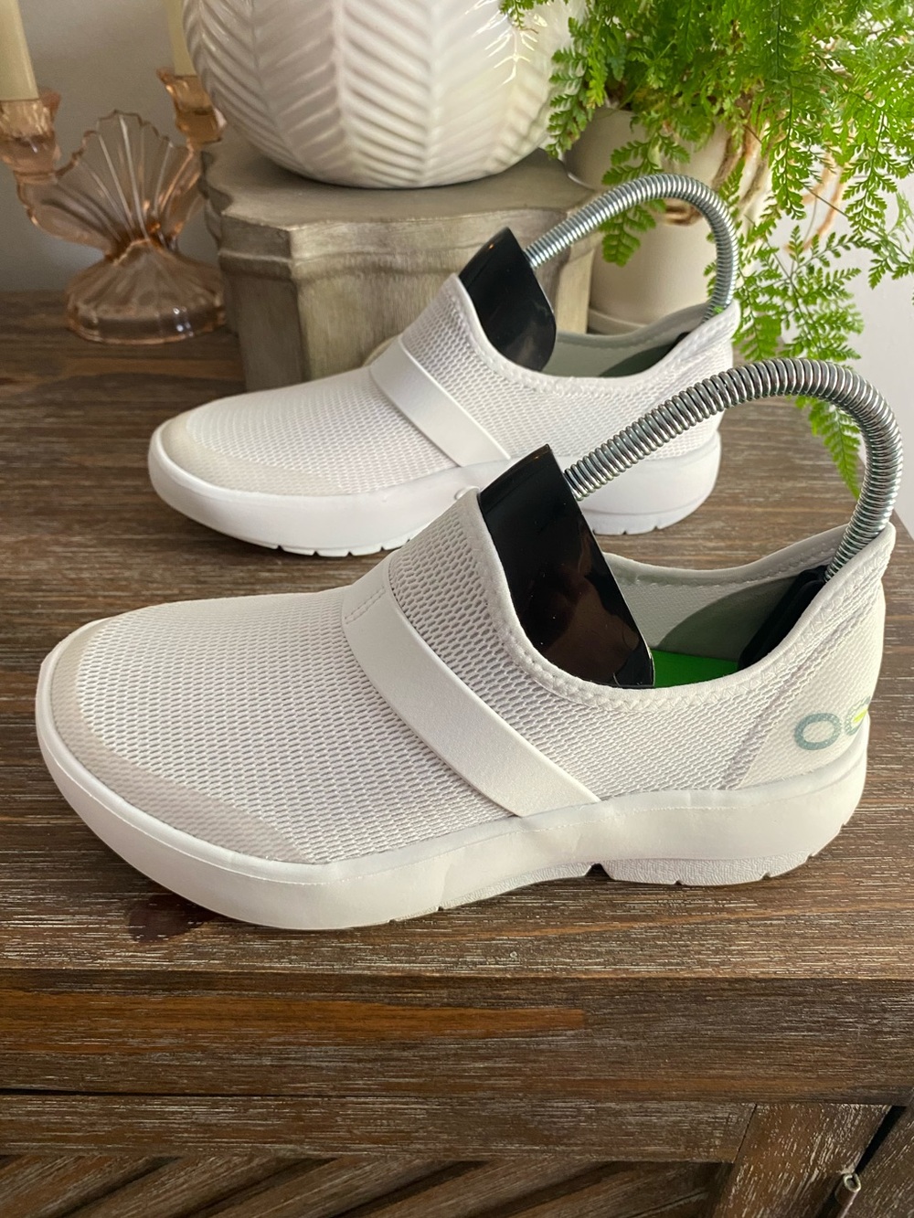 OOFOS OOmg Low Mesh Slip On Recovery Comfortable Shoes Sneakers Womens 7 White - Picture 2 of 10
